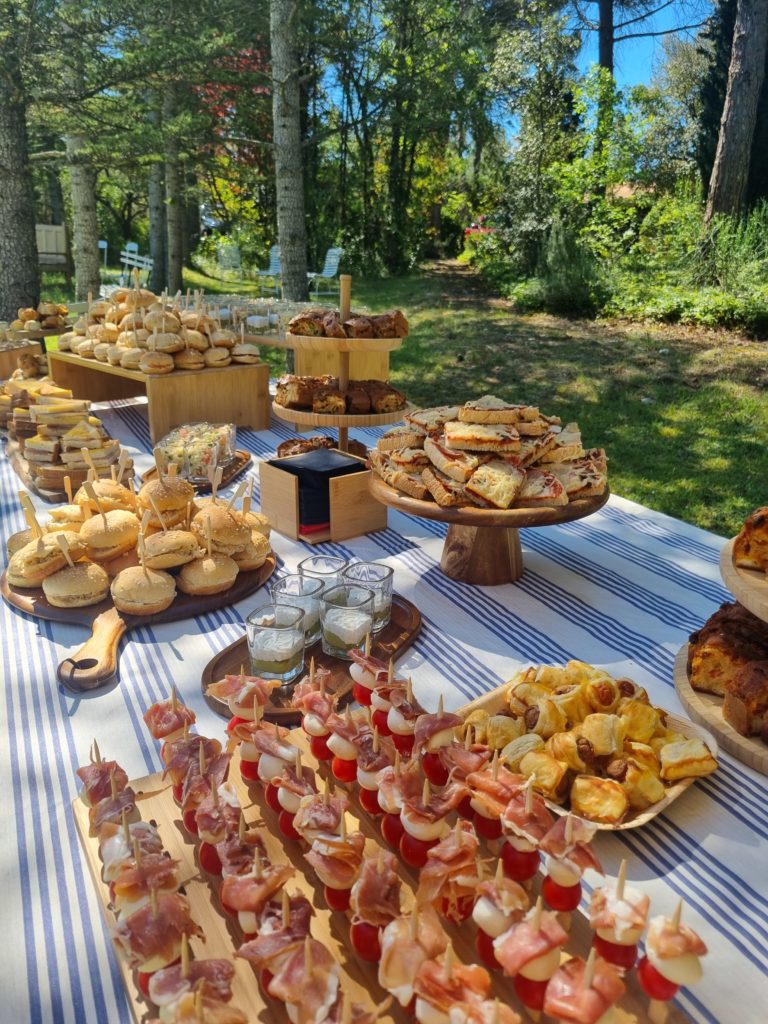 Buffet baptême Provence traiteur événements familiaux