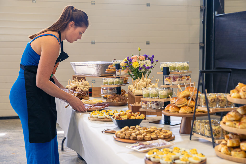 Dressage d'un buffet pour un évènement professionnel